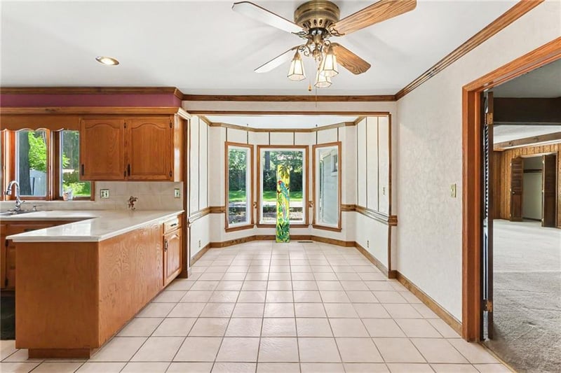 11705 60th Pl, Shawnee, KS 66203