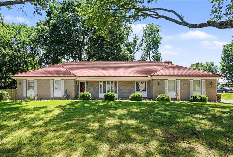11705 60th Pl, Shawnee, KS 66203
