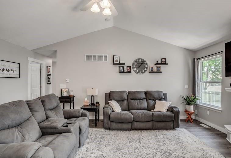 1320 Pin Oak Cir, Ottawa, KS 66067