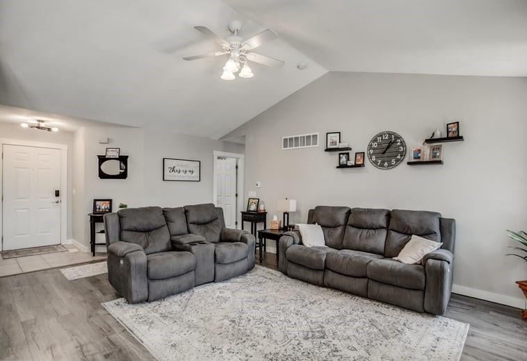 1320 Pin Oak Cir, Ottawa, KS 66067