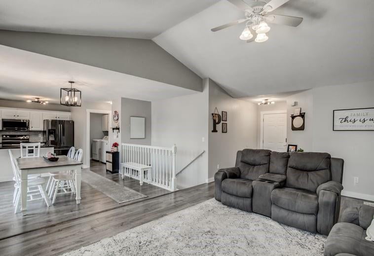 1320 Pin Oak Cir, Ottawa, KS 66067