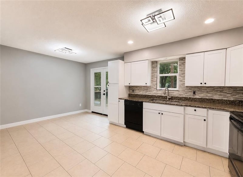 2106 Owings St, Oak Grove, MO 64075