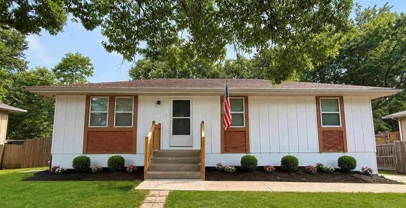 2106 Owings St, Oak Grove, MO 64075