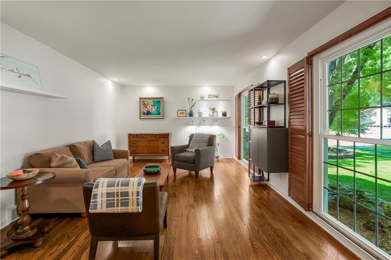 8919 Hadley St, Overland Park, KS 66212