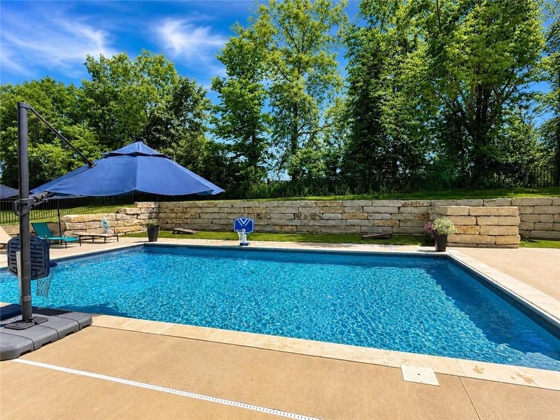 921 Foxglove Ln, Kearney, MO 64060