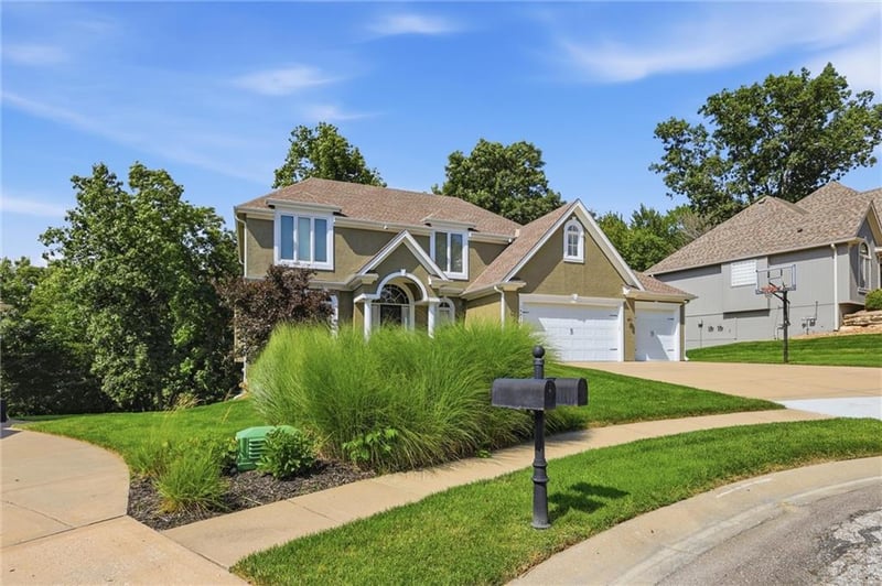 14440 64th Ter, Parkville, MO 64152