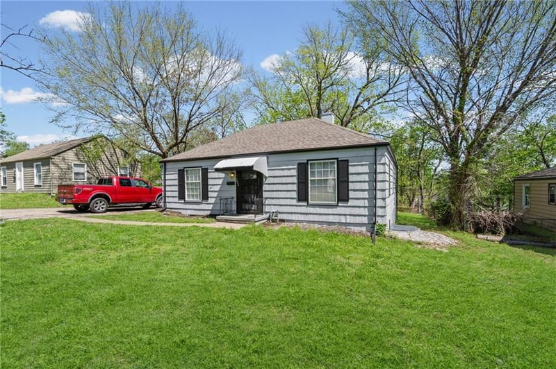 7622 Sni A Bar Rd, Kansas City, MO 64129