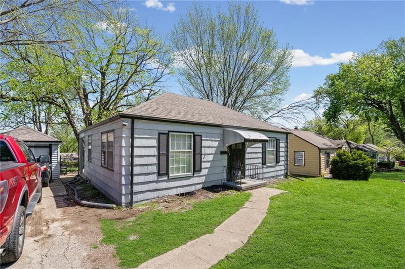 7622 Sni A Bar Rd, Kansas City, MO 64129