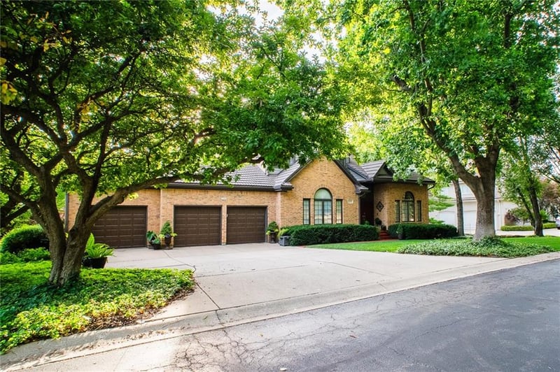 12668 Sherwood Dr, Leawood, KS 66209