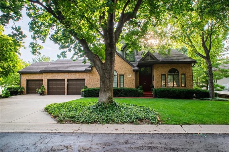 12668 Sherwood Dr, Leawood, KS 66209