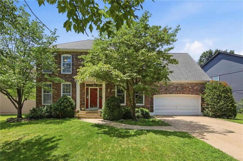 10467 131st St, Overland Park, KS 66213