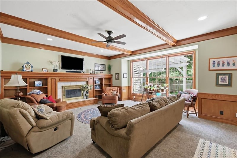 10467 131st St, Overland Park, KS 66213