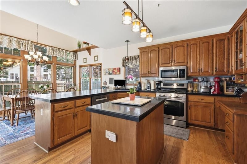 10467 131st St, Overland Park, KS 66213