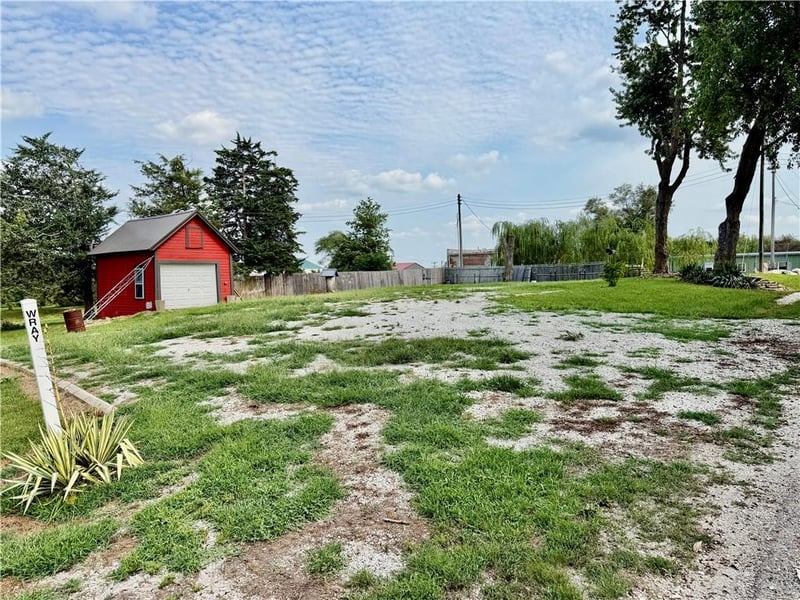 404 6th St, Pickering, MO 64476