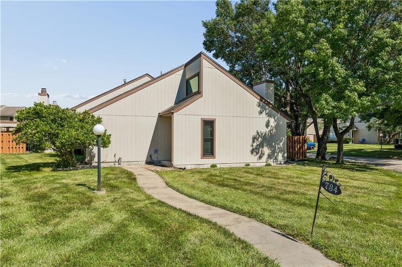 734 121st Ter, Kansas City, MO 64146