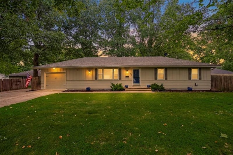 305 Berkley St, Louisburg, KS 66053