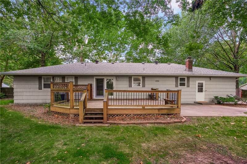 305 Berkley St, Louisburg, KS 66053