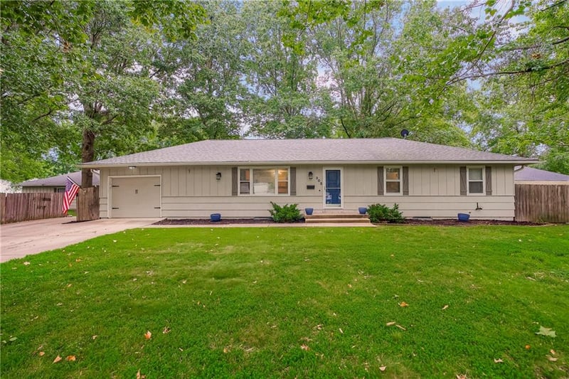 305 Berkley St, Louisburg, KS 66053