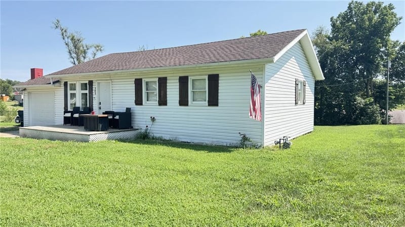 705 Washington St, Oskaloosa, KS 66066