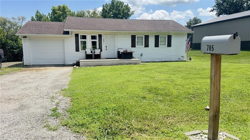 705 Washington St, Oskaloosa, KS 66066