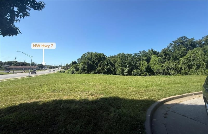 2147 7 Hw, Blue Springs, MO 64015