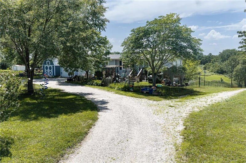 20701 219th St, Tonganoxie, KS 66086