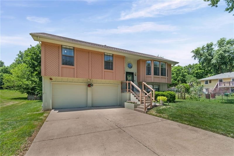 11424 Mcgee St, Kansas City, MO 64155