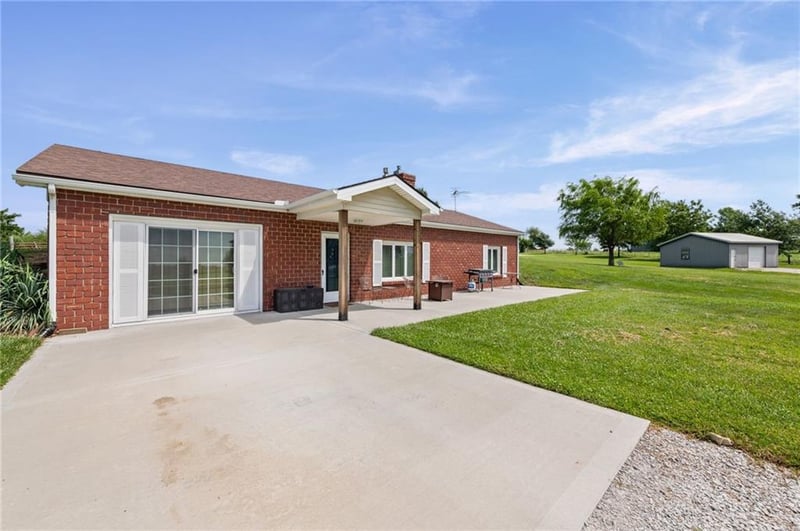 10253 Price Dr, Lawson, MO 64062