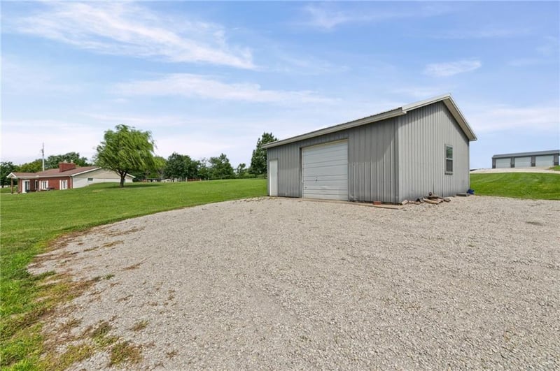 10253 Price Dr, Lawson, MO 64062