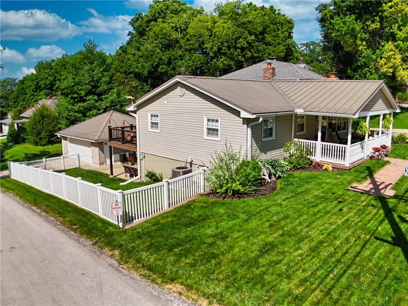 507 Walnut St, Weston, MO 64098