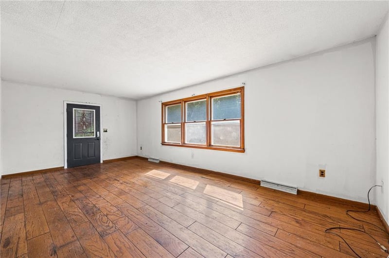705 Cherry St, Weston, MO 64098