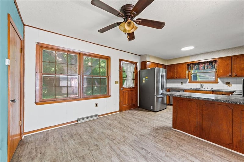 705 Cherry St, Weston, MO 64098