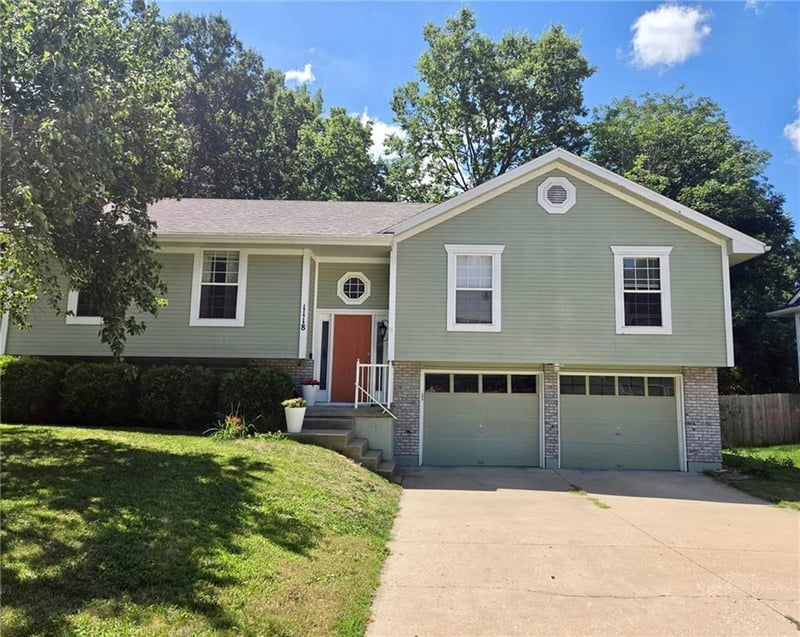 1118 Eastman Ct, Blue Springs, MO 64015