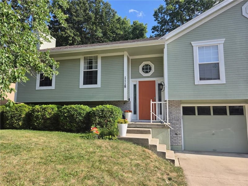 1118 Eastman Ct, Blue Springs, MO 64015