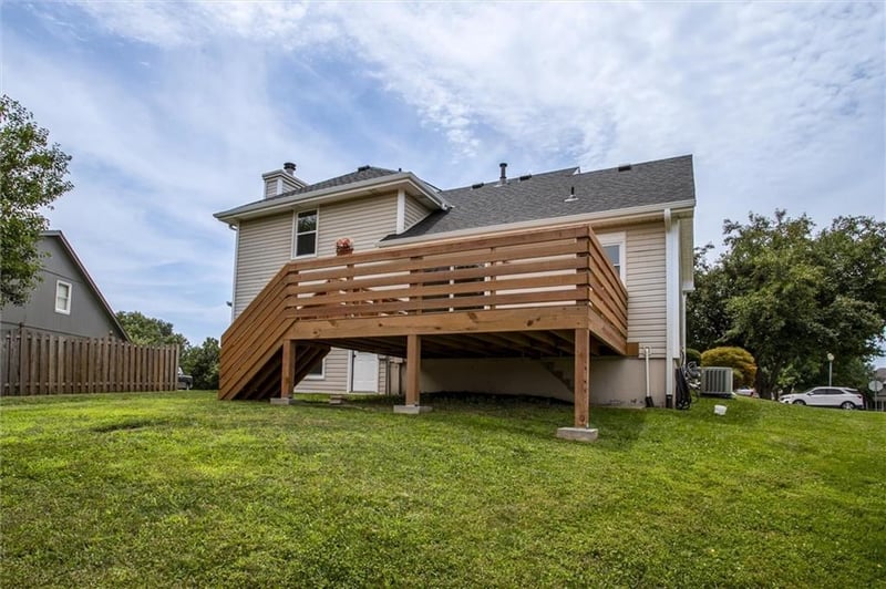 819 Porter Ridge Rd, Kearney, MO 64060