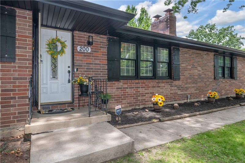 200 20th Ter, Oak Grove, MO 64075