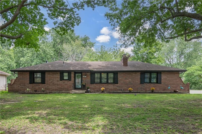 200 20th Ter, Oak Grove, MO 64075