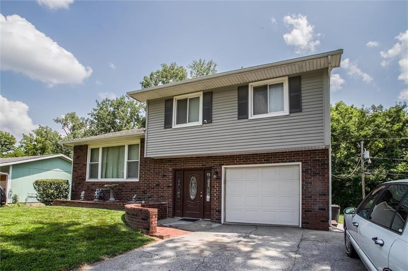1209 75th Dr, Kansas City, KS 66112