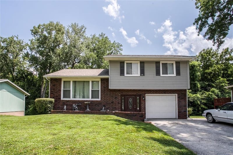 1209 75th Dr, Kansas City, KS 66112