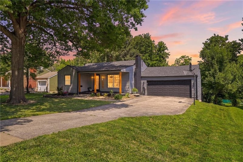 8518 W 56th Ter, Merriam, KS 66202