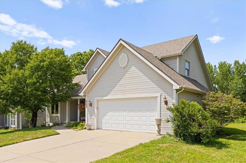 8308 74th Ter, Kansas City, MO 64158