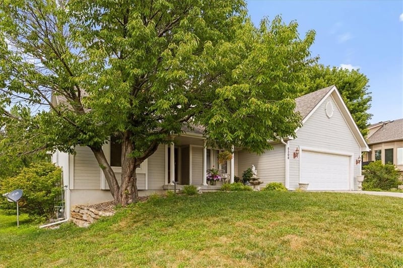 8308 74th Ter, Kansas City, MO 64158