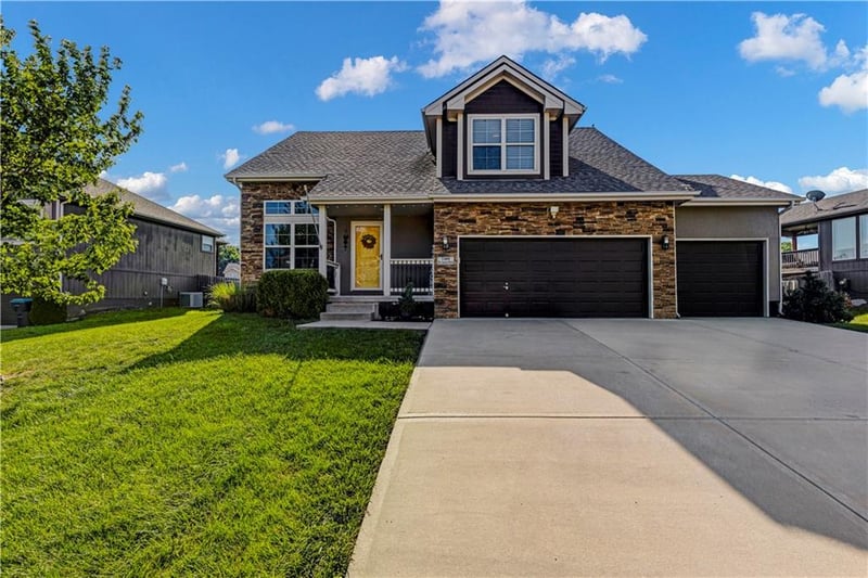 1409 Jaclyn Dr, Grain Valley, MO 64029