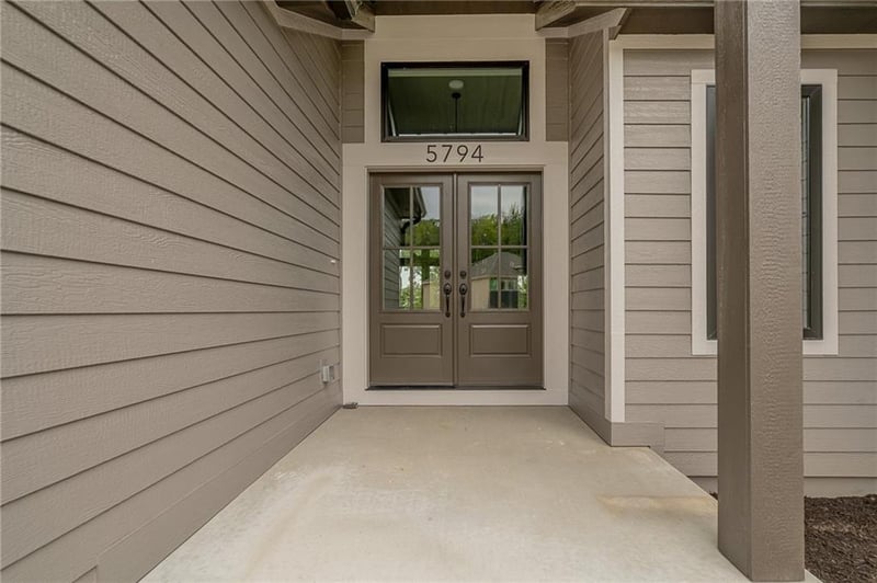 5794 NW Black Oak Ct, Parkville, MO 64152
