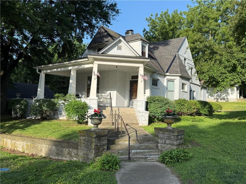1027 4th St, Atchison, KS 66002