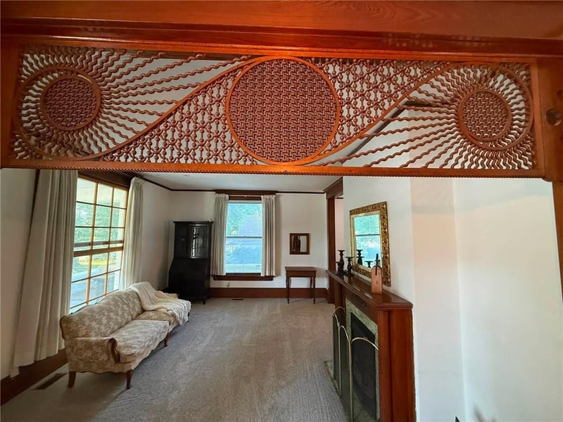 1027 N 4th St, Atchison, KS 66002