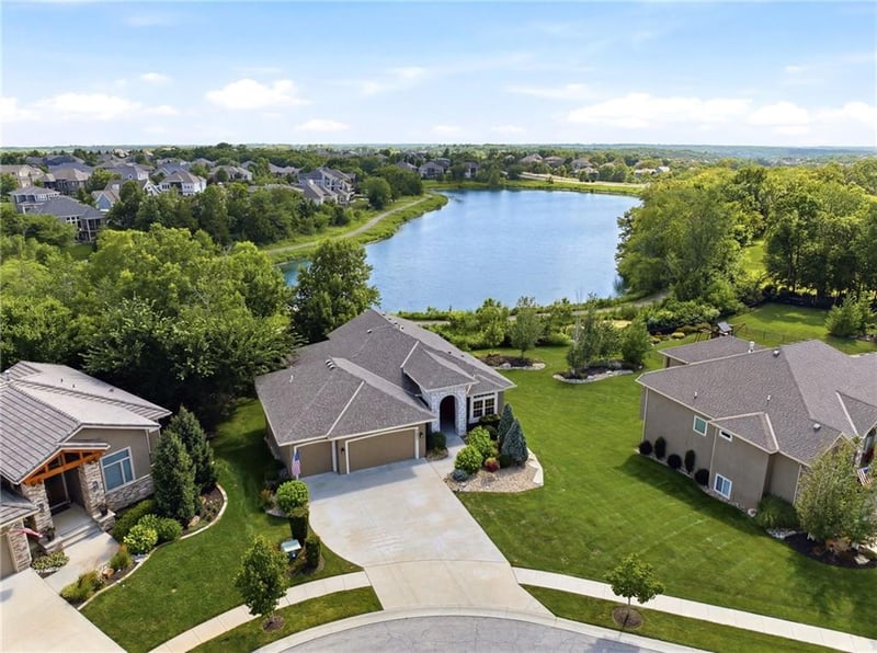24855 W 95th Ter, Lenexa, KS 66227