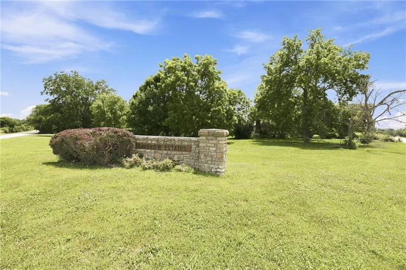 22705 S Abbott Dr, Peculiar, MO 64078