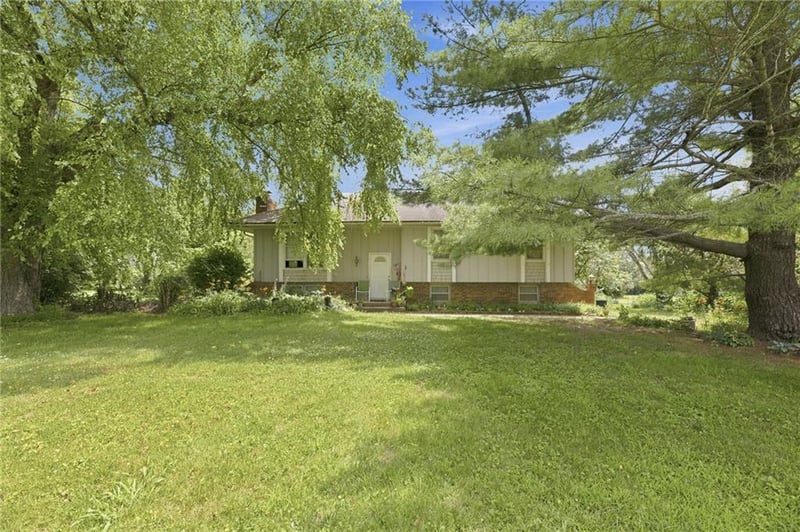 22705 S Abbott Dr, Peculiar, MO 64078