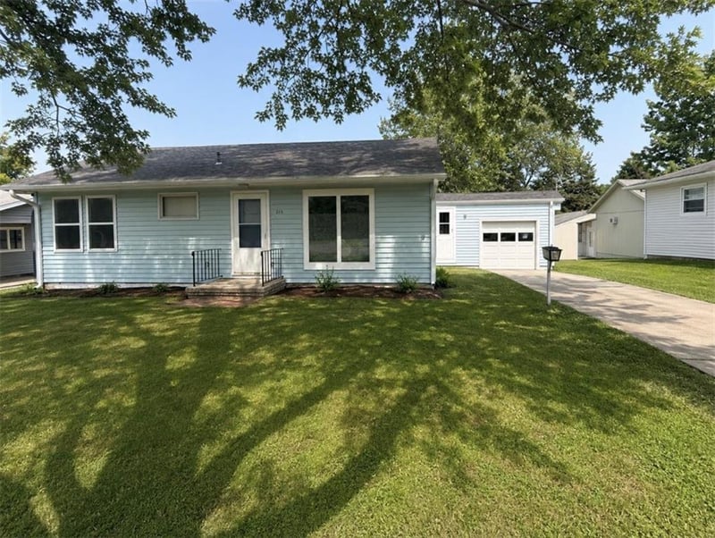 215 Frederick St, Maryville, MO 64468
